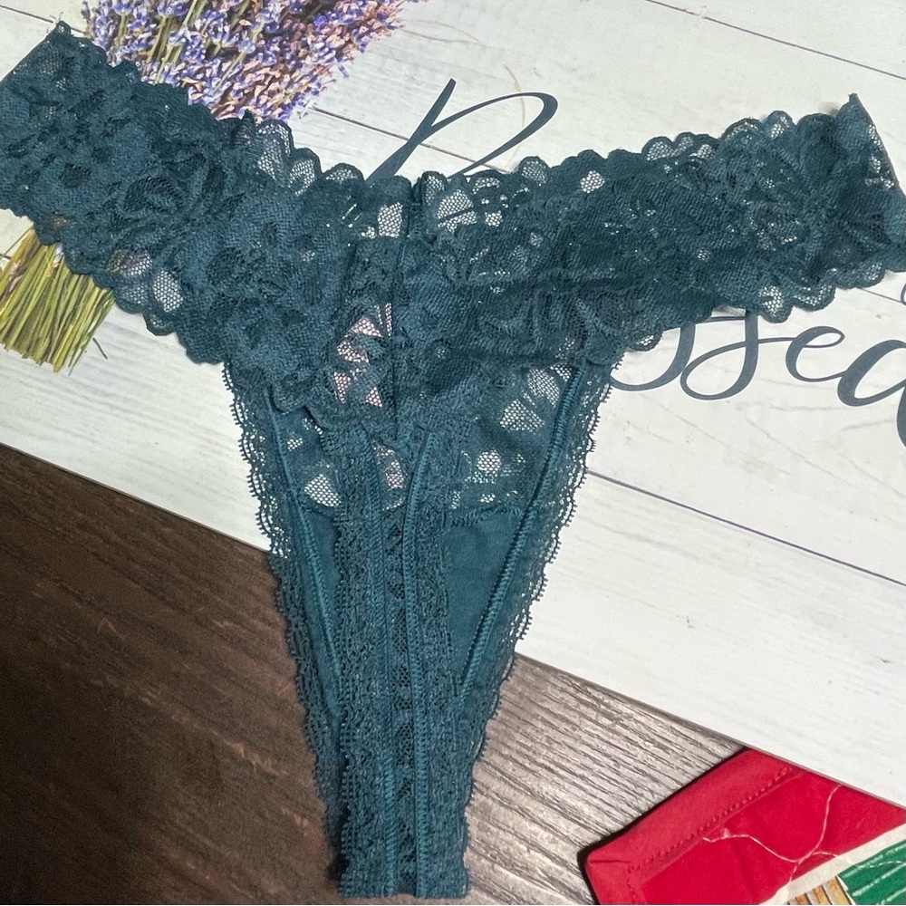VS Thong